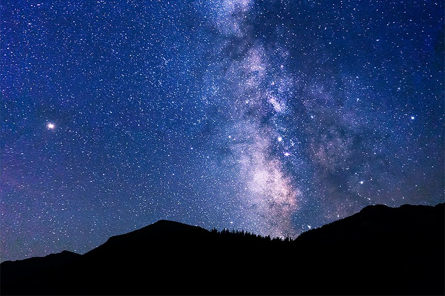 In questa notte - Poesia di Franco Bottalo | Notte lunga e stellata, distanza, ricordo delle sere passate insieme, condivisione